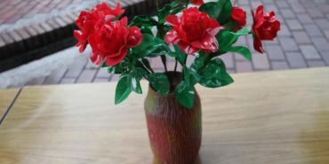 Haga un florero decorativo para el hogar