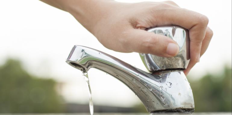 La importancia de ahorrar agua en los hogares