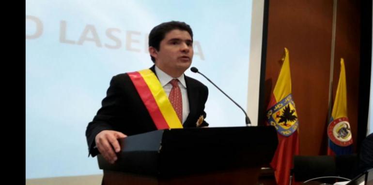 Ministro de Vivienda, Luis Felipe Henao Cardona, fue condecorado por el Concejo 